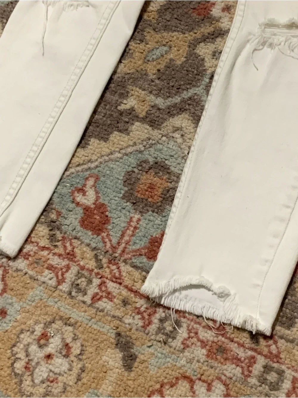Free People White Distressed Skinny Jeans size 25